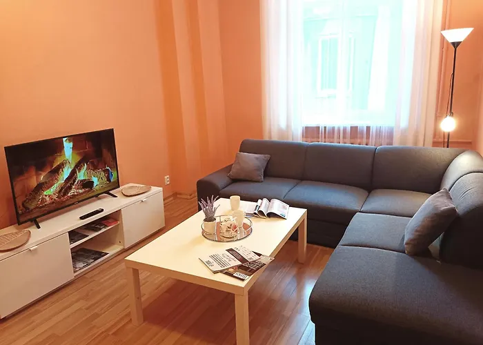 Spacious Old Town Family Peachy 2 Bedrooms Apartment, Nearby The Riga Presidential Castle