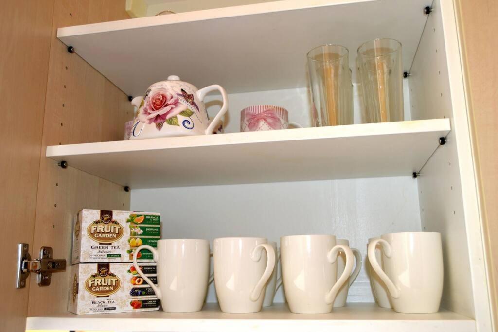 Spacious Old Town Family Peachy 2 Bedrooms Apartment, Nearby The Presidential Castle * Riika