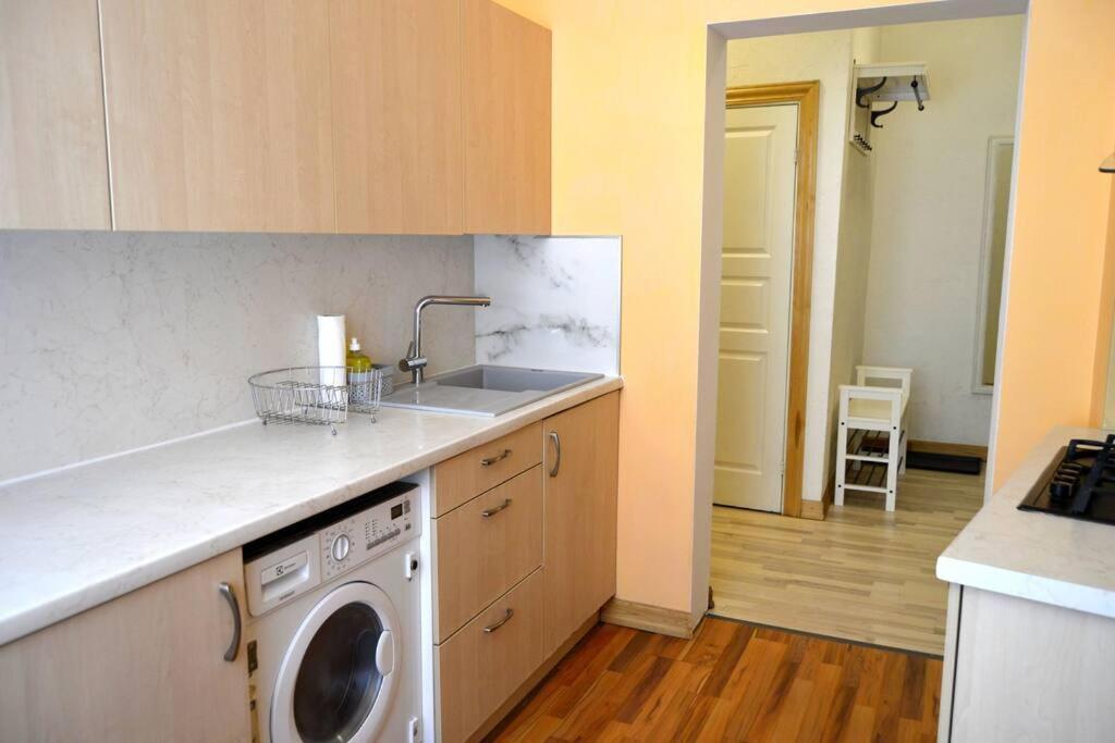 Huoneisto Spacious Old Town Family Peachy 2 Bedrooms Apartment, Nearby The Presidential Castle Riika