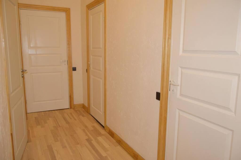 Spacious Old Town Family Peachy 2 Bedrooms Apartment, Nearby The Presidential Castle * Riika