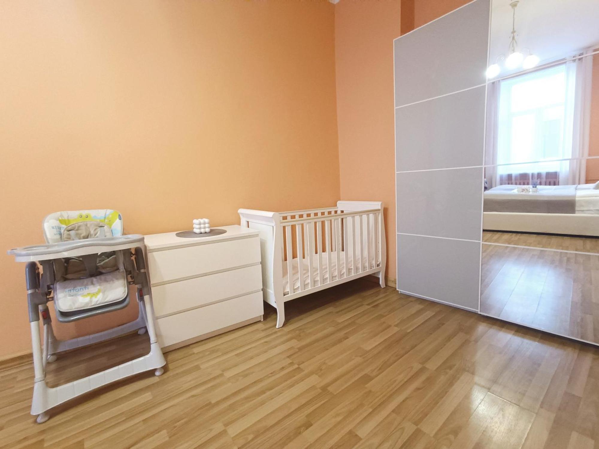 Spacious Old Town Family Peachy 2 Bedrooms Apartment, Nearby The Presidential Castle Huoneisto *