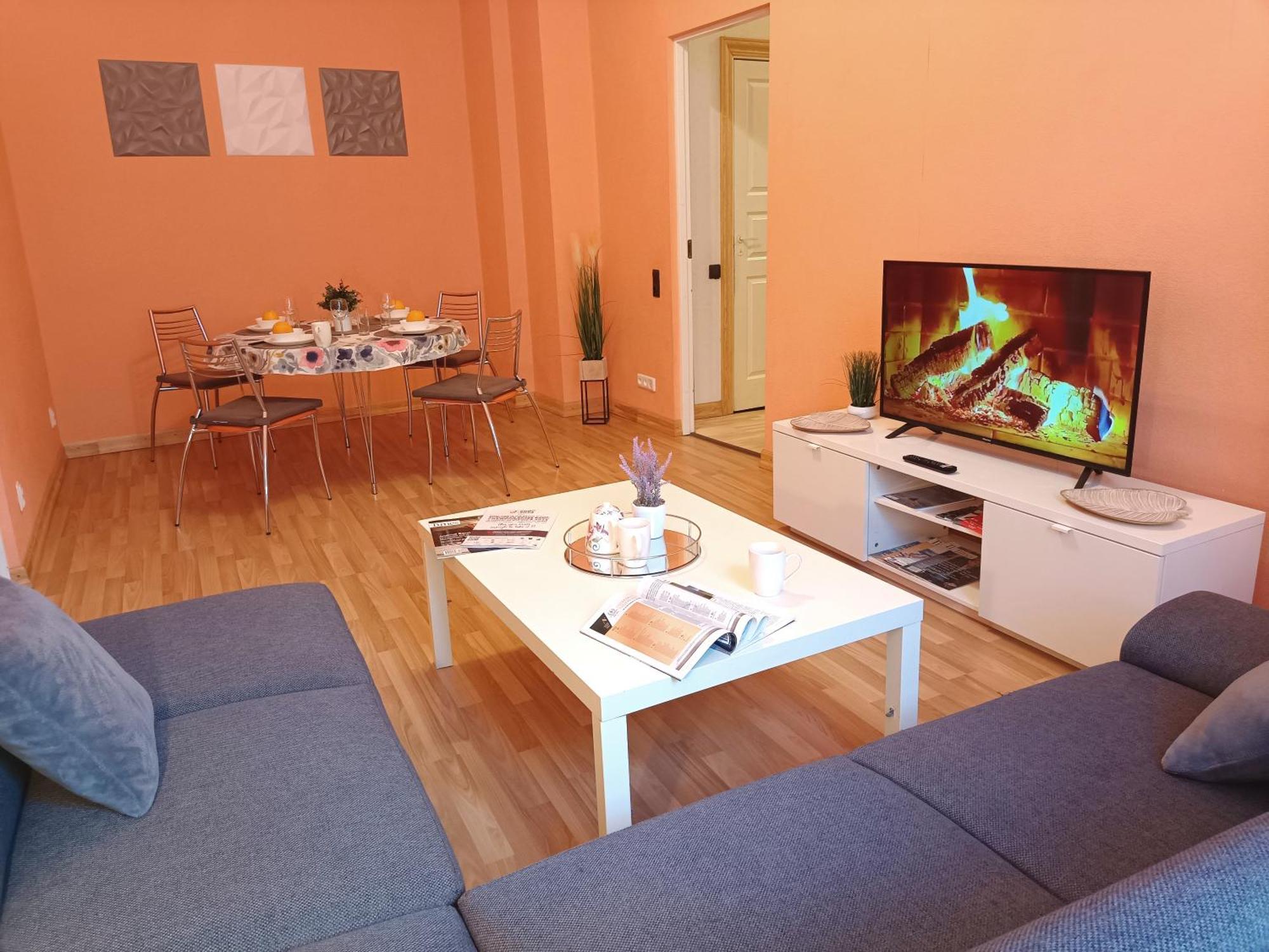 Spacious Old Town Family Peachy 2 Bedrooms Apartment, Nearby The Presidential Castle Huoneisto *