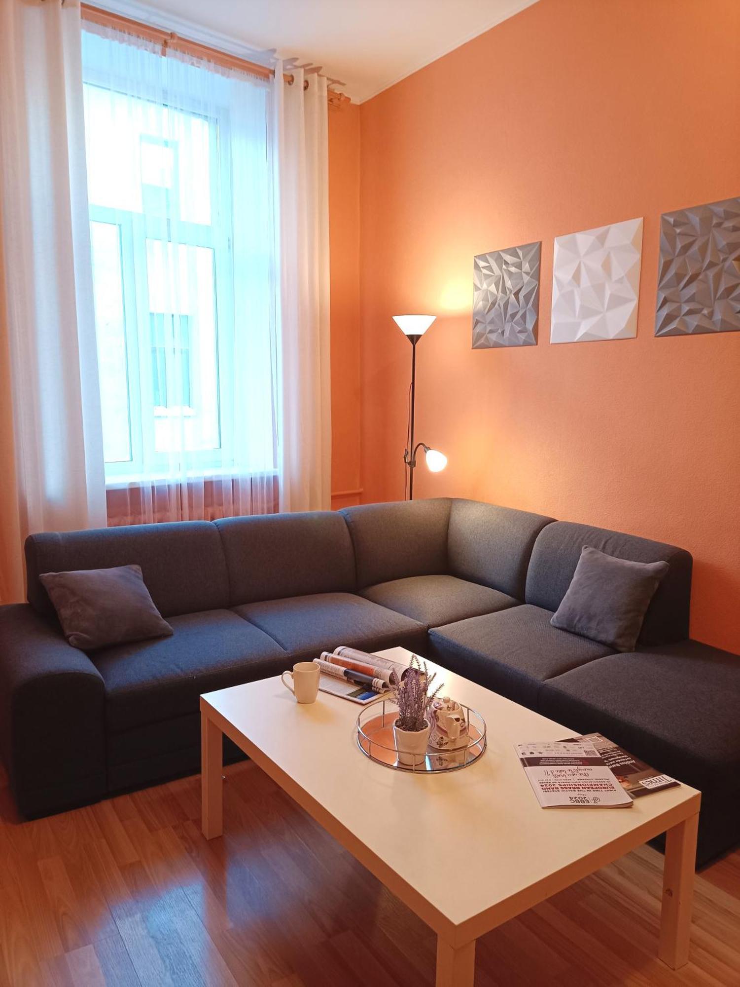 Spacious Old Town Family Peachy 2 Bedrooms Apartment, Nearby The Presidential Castle * Riika