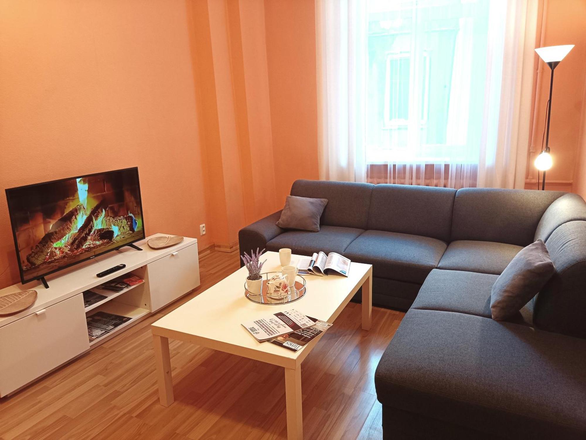 Spacious Old Town Family Peachy 2 Bedrooms Apartment, Nearby The Presidential Castle Riika